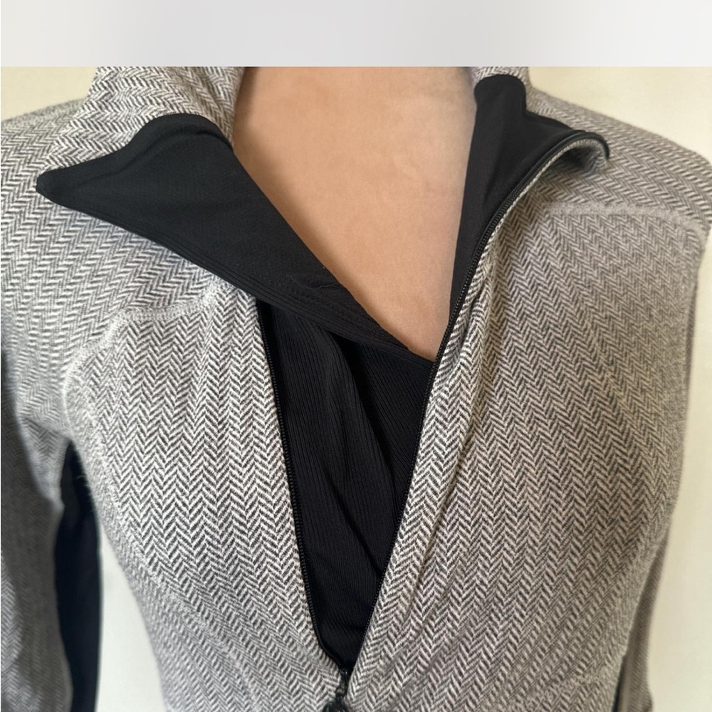 Lululemon Jacket - Picture 7 of 8